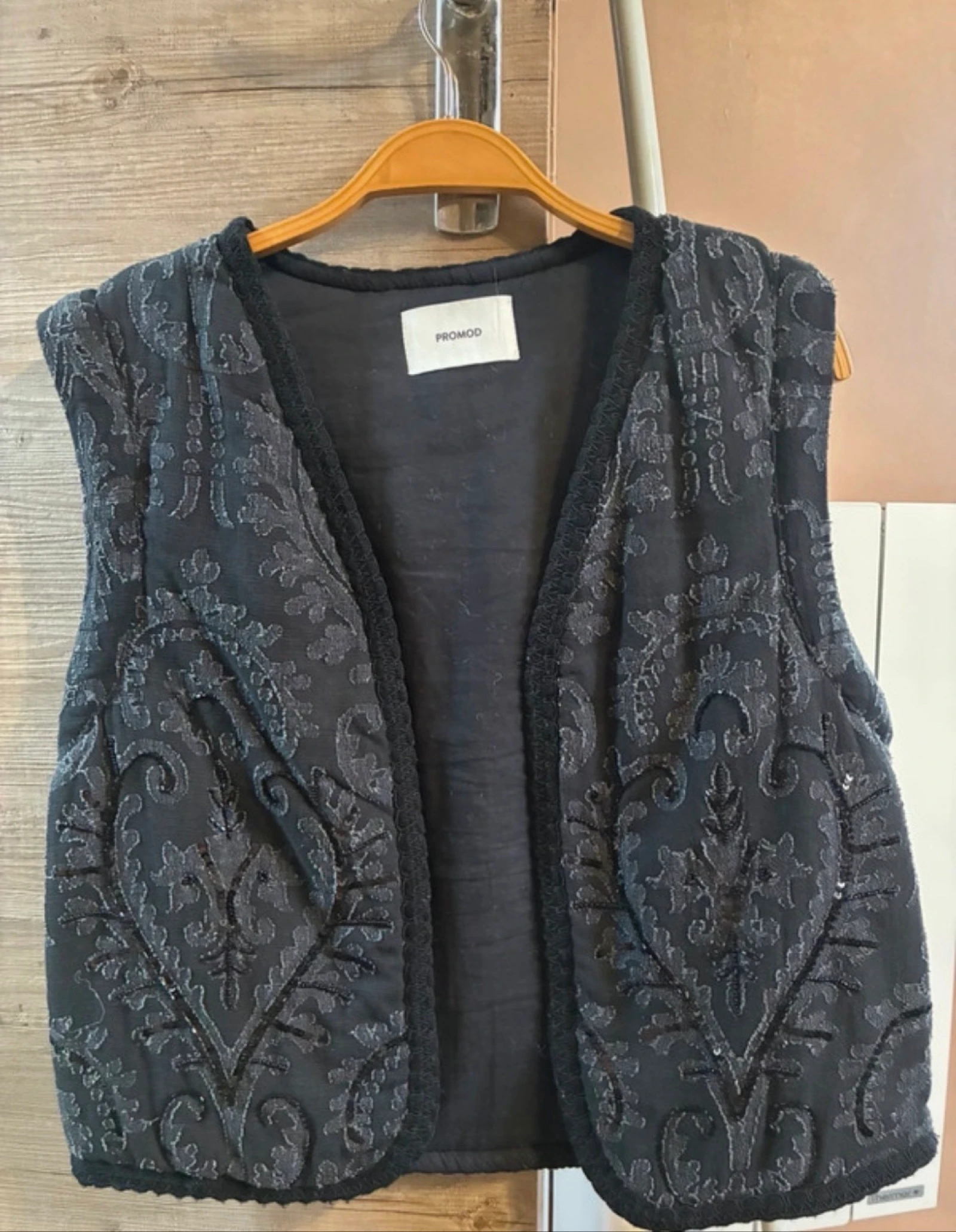 VESTE SANS MANCHE 